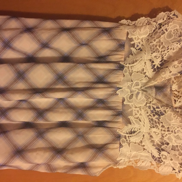 The LOFT Plaid Lacy Mockneck Top - Picture 4 of 9